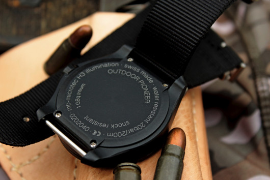 Traser Outdoor Pioneer – na dýnku jsou uvedeny všechny základní informace o hodinkách.