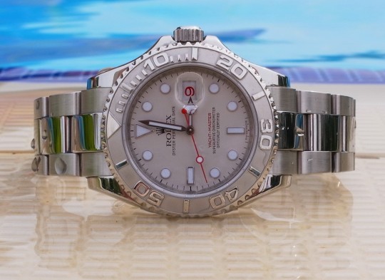 Rolex Yacht-Master - kombinace platiny (luneta a číselník) a oceli. Zdroj: Sibirnaya – Chronomag.